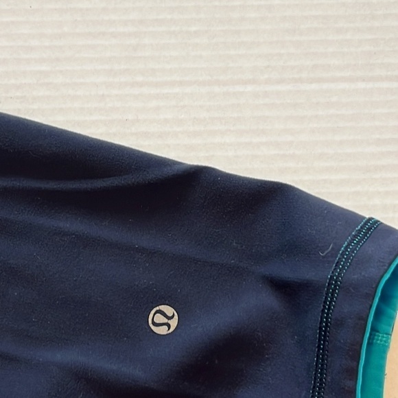 Reversible Lululemon 28 lenght leggings - Picture 8 of 8